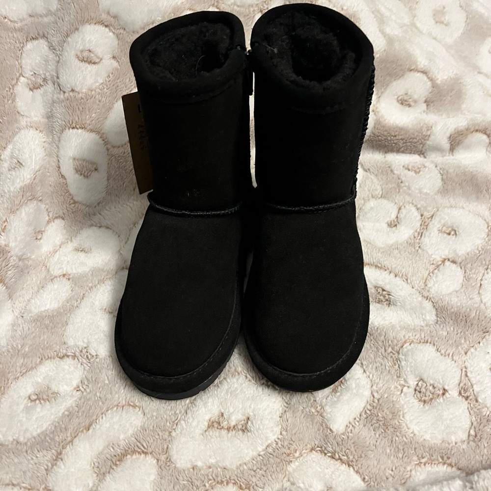 NWT BLACK BEARPAW BOOTS. SIZE 11 LITTLE GIRLS